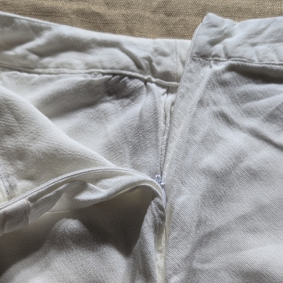 Abercrombie & Fitch White Cargo Shorts Relaxed Fit - Picture 6 of 9